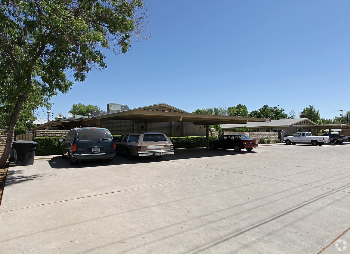 Building Photo - 1422-1424 E Dana Ave