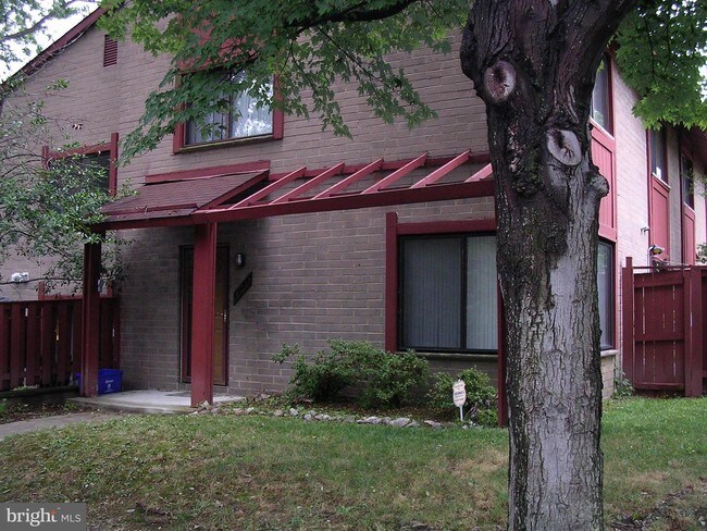 Building Photo - 9562 Standon Pl