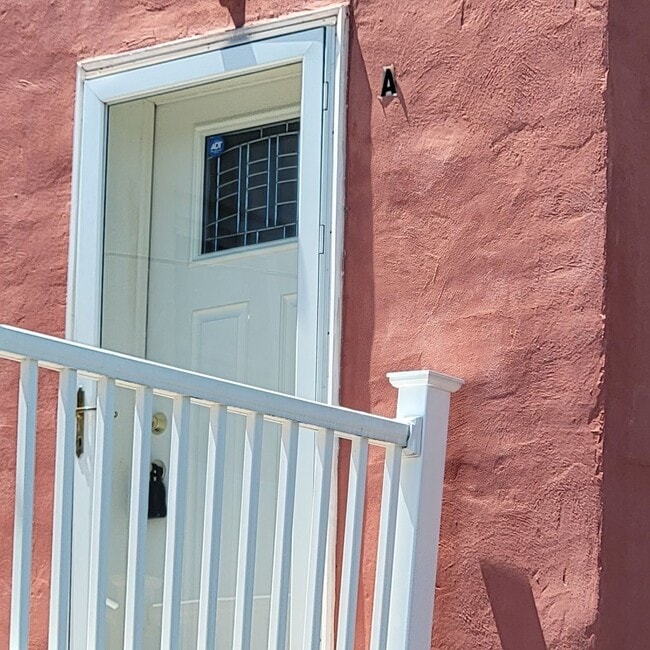 Building Photo - Welcome to Smryna!