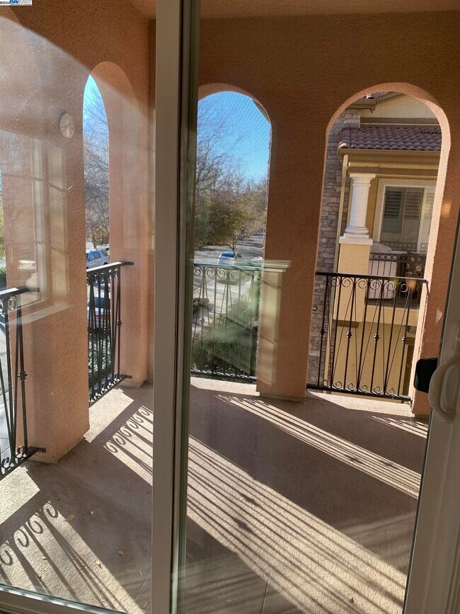 Foto del edificio - 574 Dovecote Ln
