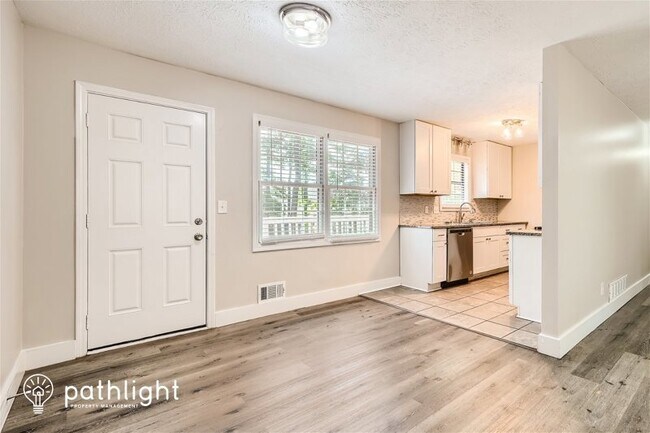 Foto del edificio - 5700 Tracy Drive SE