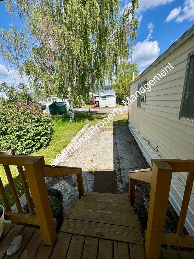 Building Photo - 3 bedroom 2 bathroom mobile home off of Co...