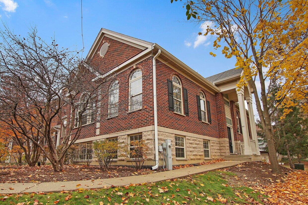 Foto principal - 667 Prestwick Ln