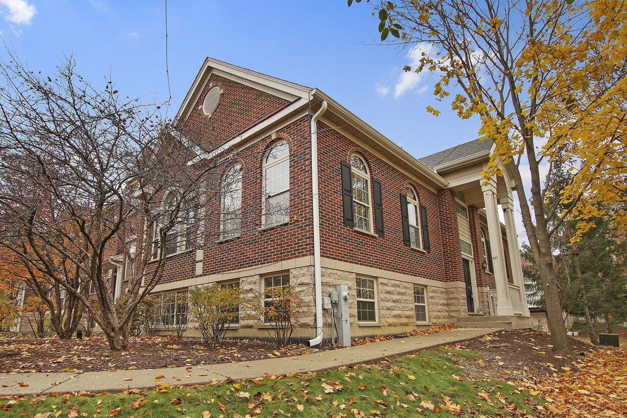 Primary Photo - 667 Prestwick Ln