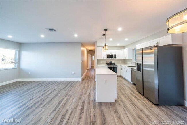 Building Photo - 3 br, 2 bath House - 8940 SW 20th St