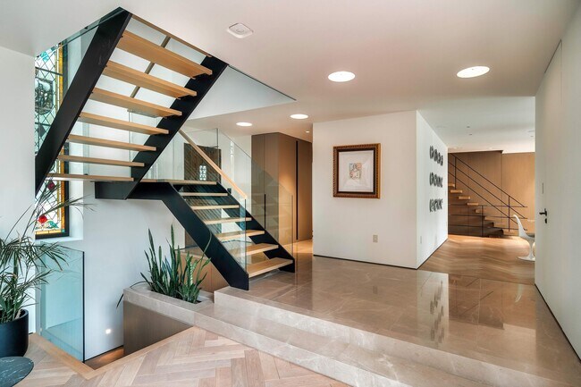 Photo du bâtiment - 57 Baby Point Crescent