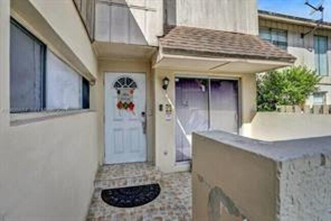 Foto del edificio - 833 NW 81st Ave
