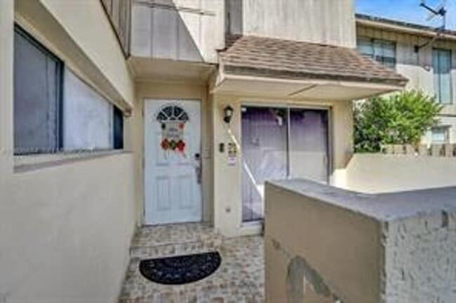 Photo - 833 NW 81st Ave House