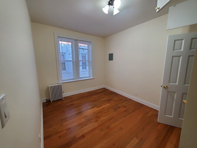 Side Room - 1846 68th St