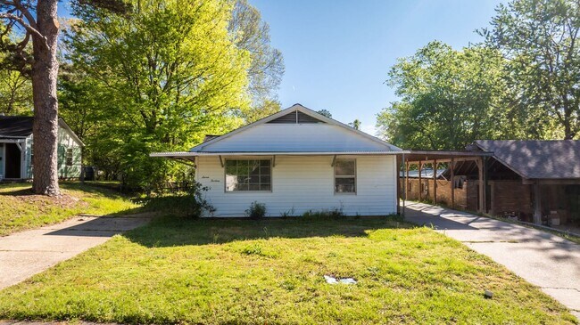 Building Photo - 715 Oakwood-