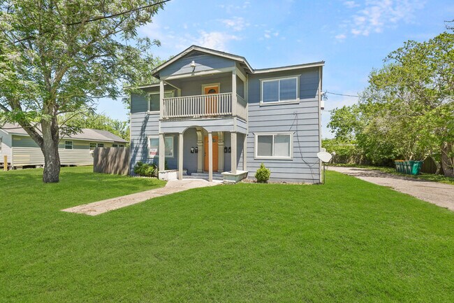 Building Photo - 711 Avenue A Ave