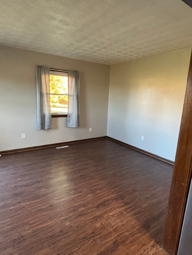 Living Room - 13096 Beaver Creek Rd