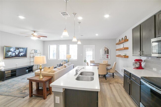 Foto del edificio - 180 Waterside Rd