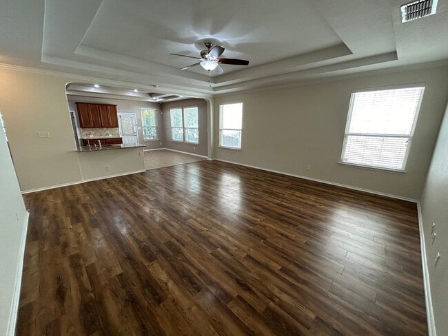 Building Photo - AVAILABLE NOW! 3 Bedroom / 2 Bath Corner L...