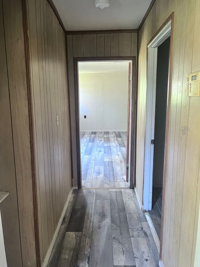 Building Photo - 3945 Brandon South Park