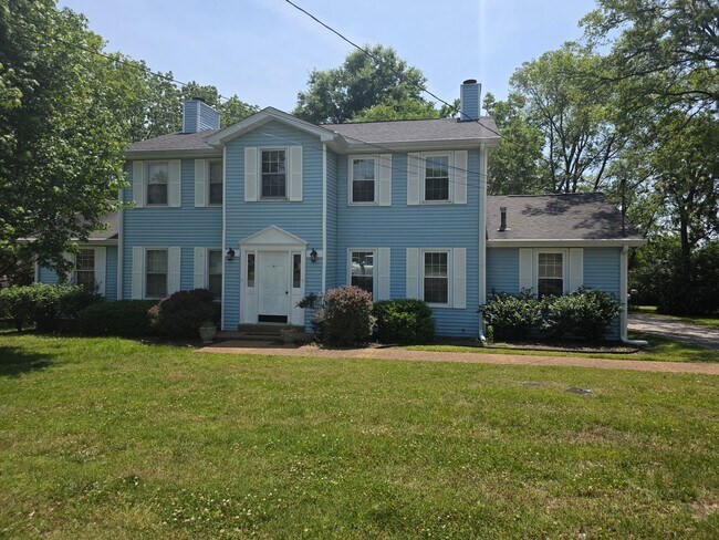 Foto del edificio - 2 bedroom 1.5 bath townhome in Hendersonville with garage