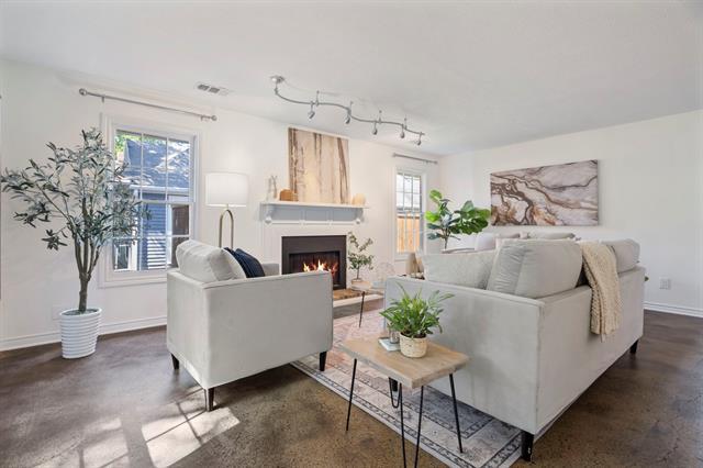 Building Photo - 5833 Victor St