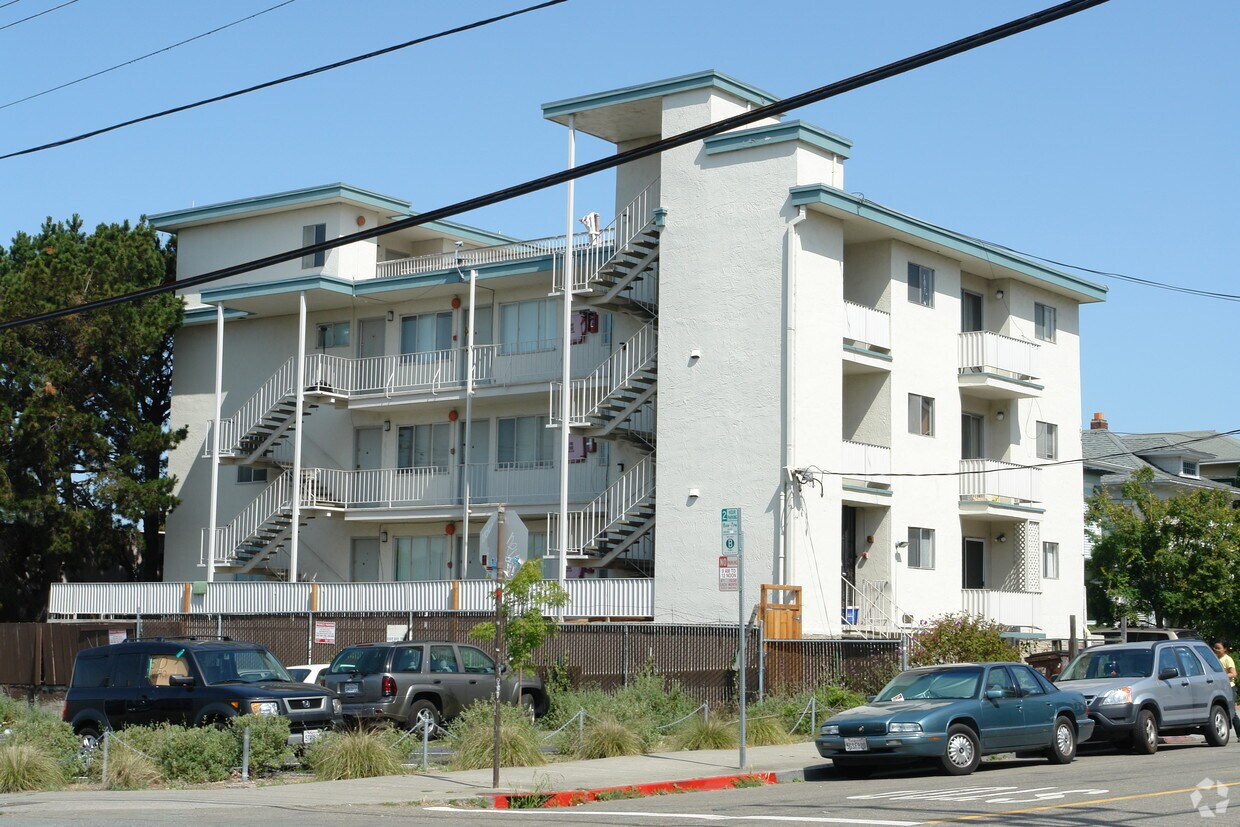 Primary Photo - 2540 Regent St