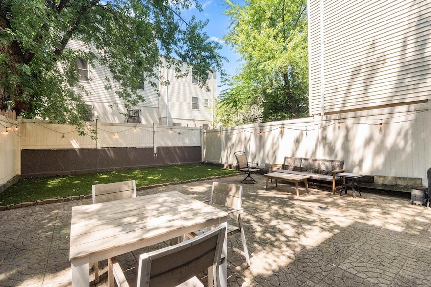 Foto principal - 65 Webster Ave