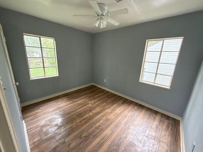Building Photo - 734 Lindsey Dr