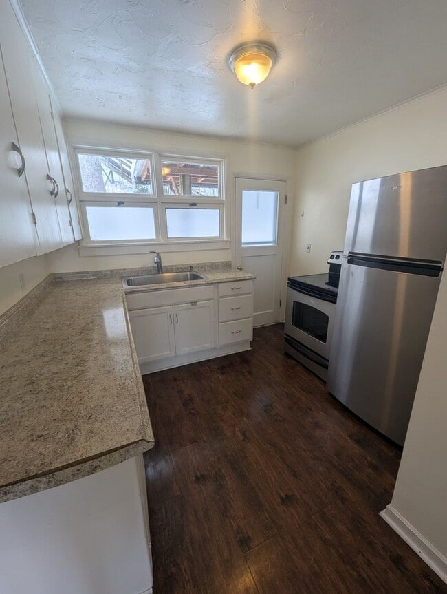 Building Photo - 312