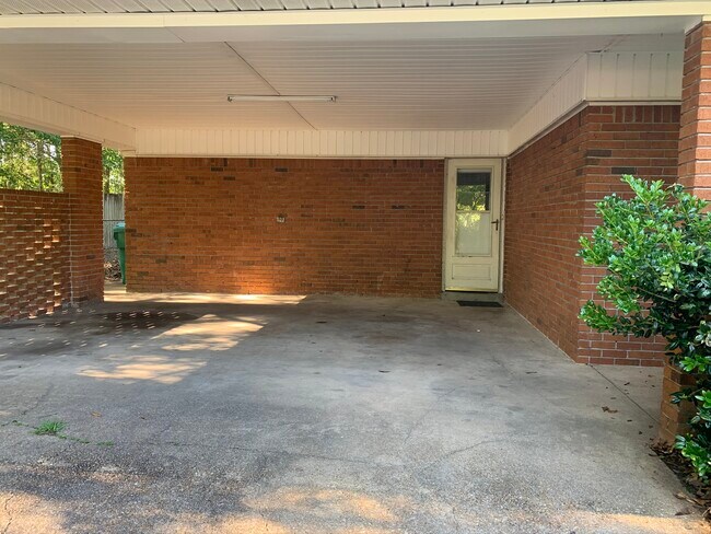 Building Photo - 206 David St