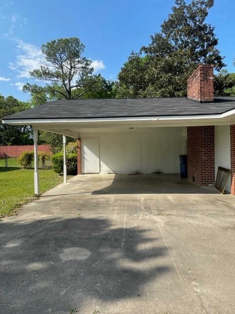 Building Photo - 1506 Hall Way