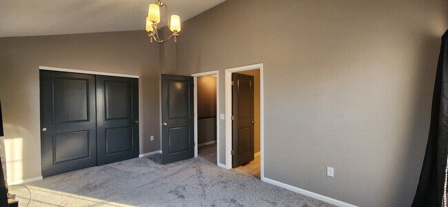 Building Photo - 5637 Crystal Falls St