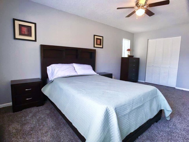Foto del edificio - 527 N Skyline Dr
