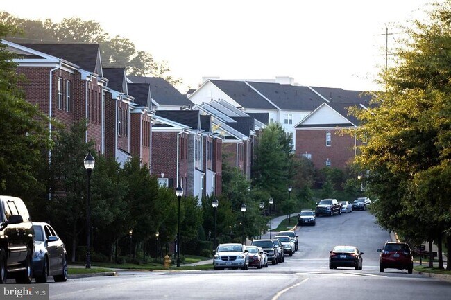 Foto del edificio - 2456 Eastbourne Dr