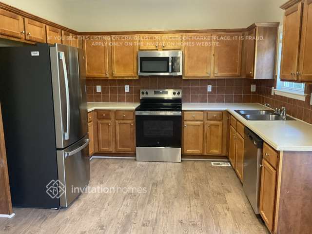 Foto del edificio - 1609 Deer Creek Ln