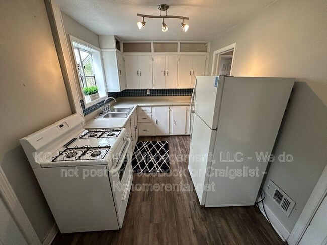 Building Photo - 127 W 85th St