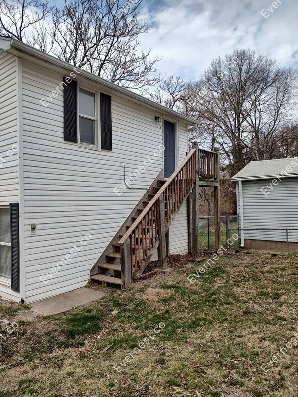 Building Photo - 4114 NE 43rd Terrace