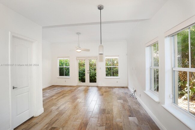 Building Photo - 2861 Coconut Ave