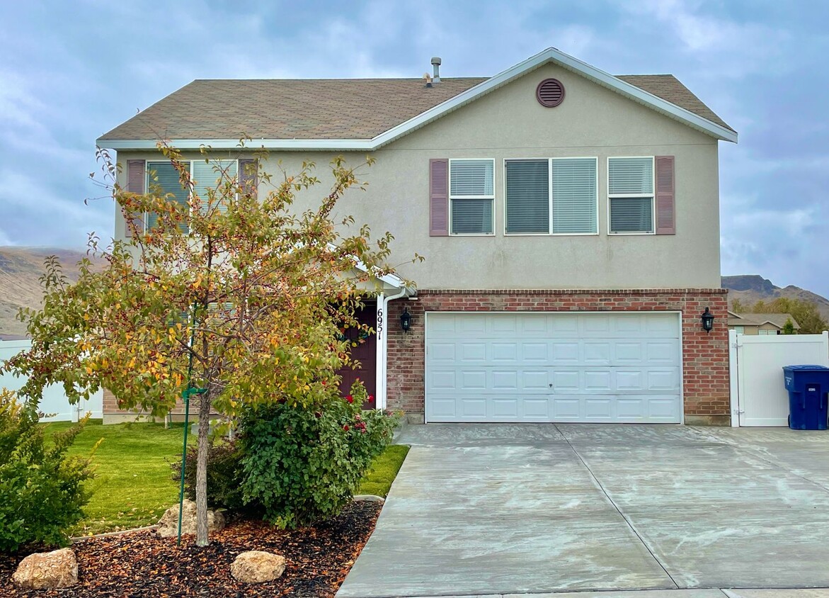 Primary Photo - Beautiful 2 Story Herriman Home on Corner ...