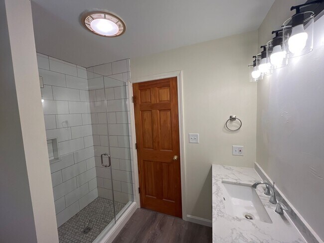 Foto del edificio - 3 Bedroom, 2 bath home newly renovated wit...