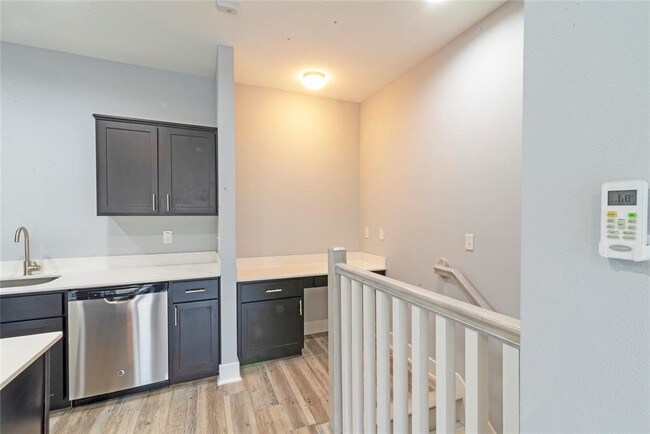 Foto del edificio - 715 W 13th St