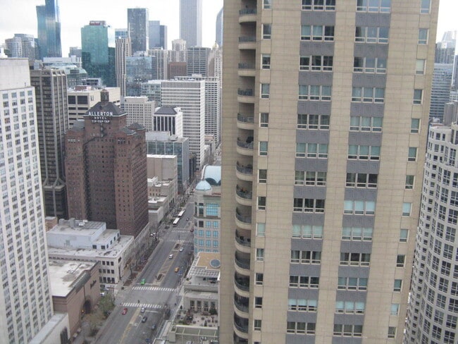 Foto del edificio - 111 E Chestnut St