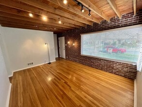 Building Photo - 2068 Hollywood Ave