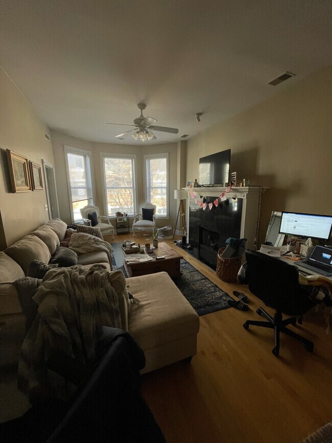 Foto del edificio - 2764 N Lincoln Ave