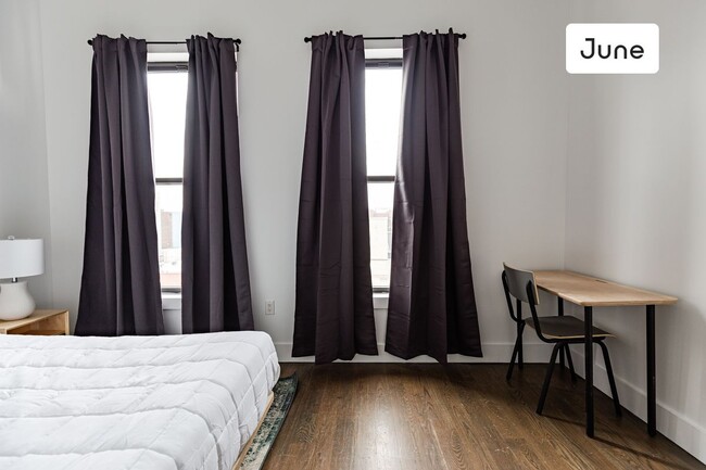 Building Photo - Queen bedroom in 4 bed/1.5 bath Home