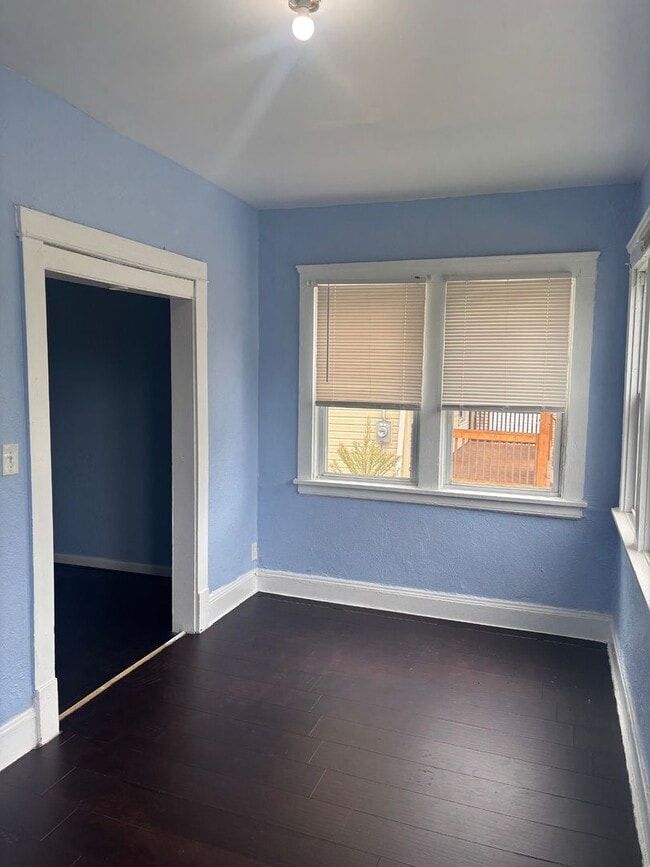 Foto del edificio - 3423 E 126th St