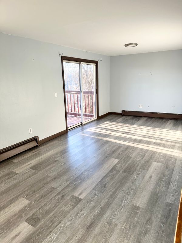 Building Photo - 61 School St