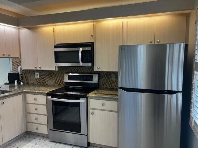 Foto del edificio - 4701 Roxbury Ct