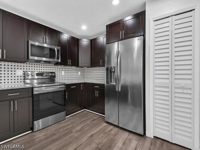 Foto del edificio - 5620 Foxlake Dr
