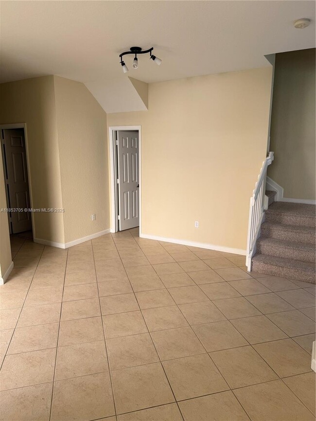 Building Photo - 1760 SW Via Rossa