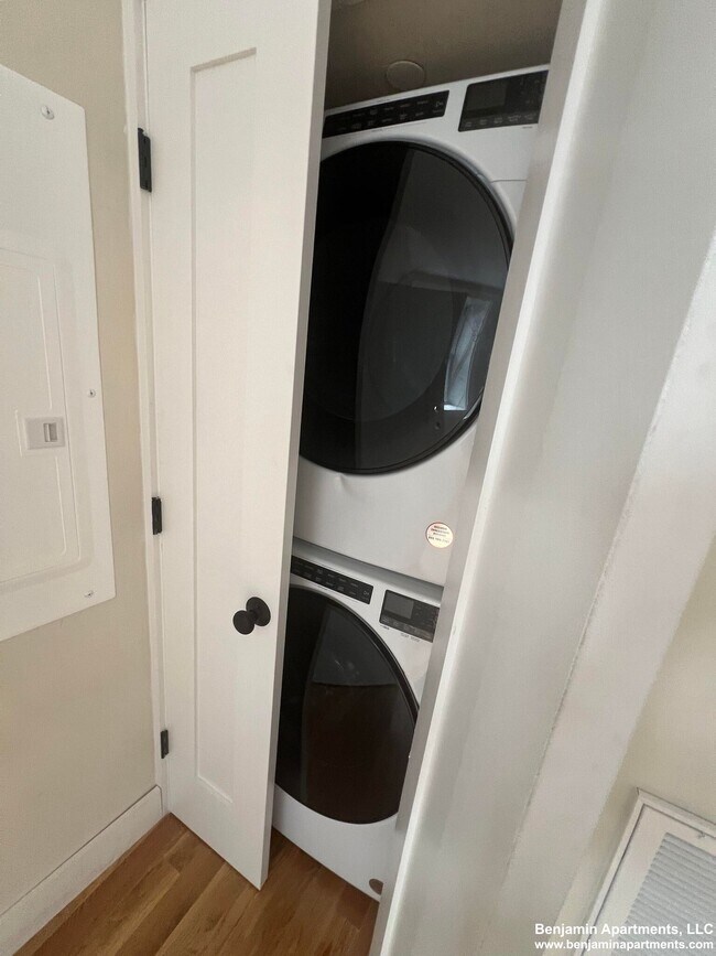 Foto del edificio - 64 N Margin St