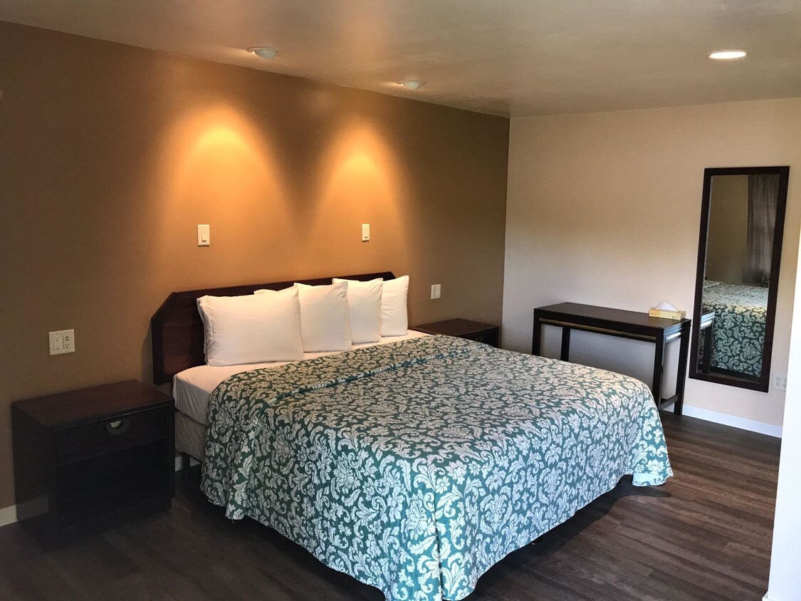 Foto principal - 3575 E Washington Ave