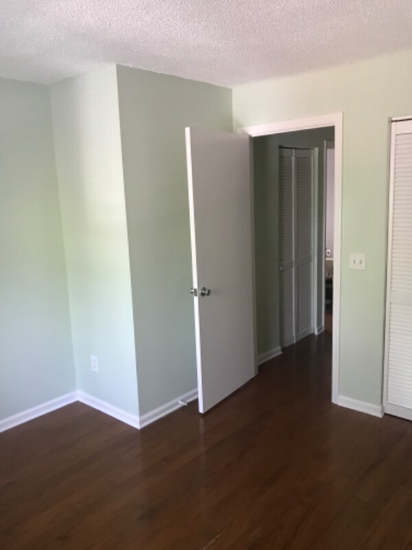 Building Photo - 6 Forest Cove Rd