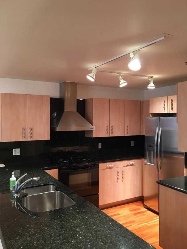 Building Photo - 1560 Blake St